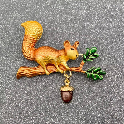 SQUIREL AND NUT