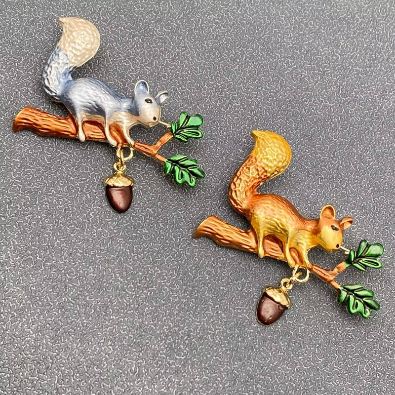 SQUIREL AND NUT