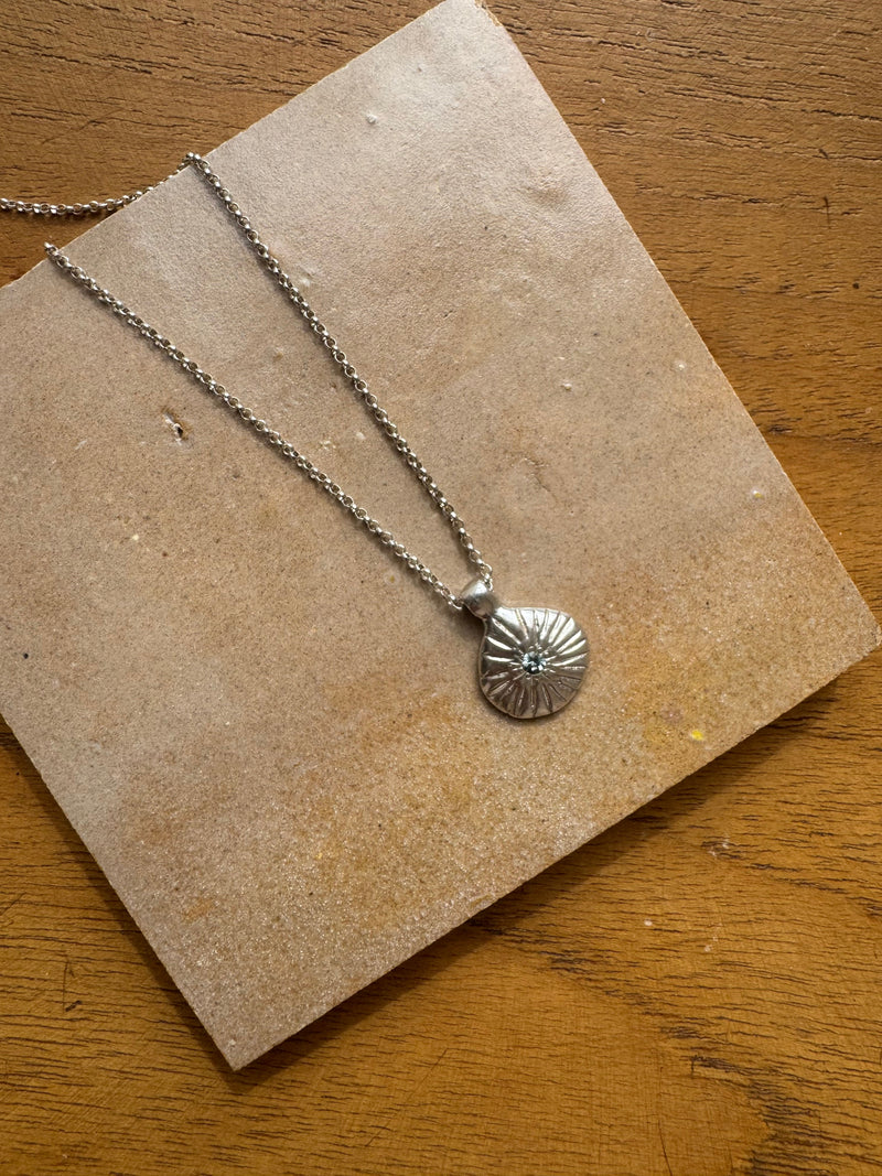 MEMORIES OF SUN NECKLACE BEAD SET WITH SAPPHIRE