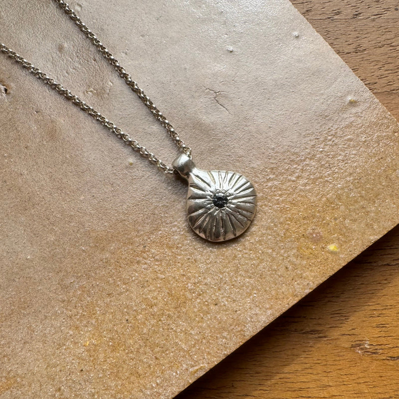 MEMORIES OF SUN NECKLACE BEAD SET WITH SAPPHIRE